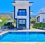 Ovacik 3 Bedroom With Private Pool Hot Tub 别墅